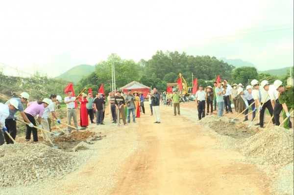 Cử tri kiến nghị đầu tư hai tuyến đường liên xã xuống cấp ở Quảng Ninh